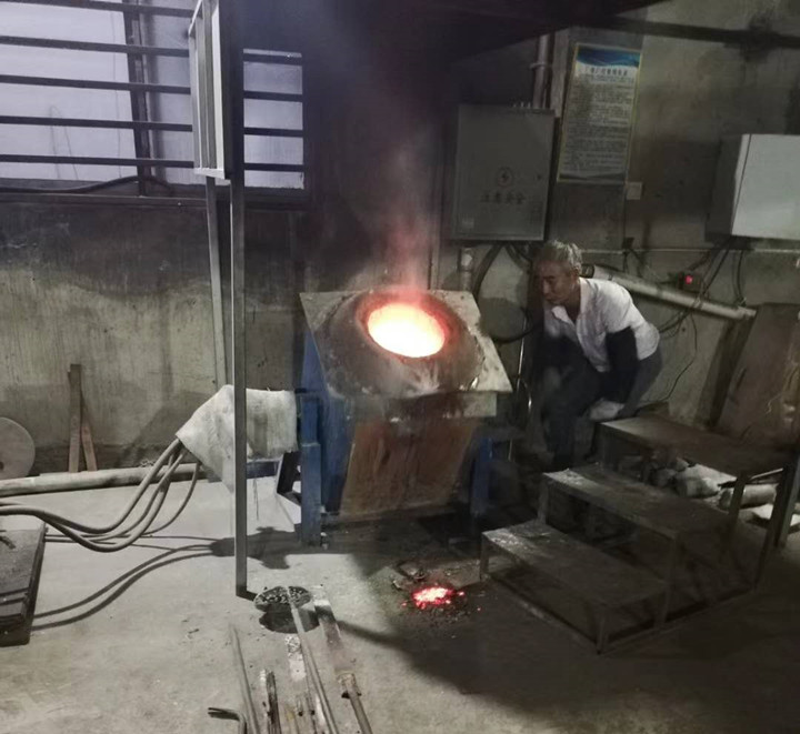 小型熔銅爐熔煉過程